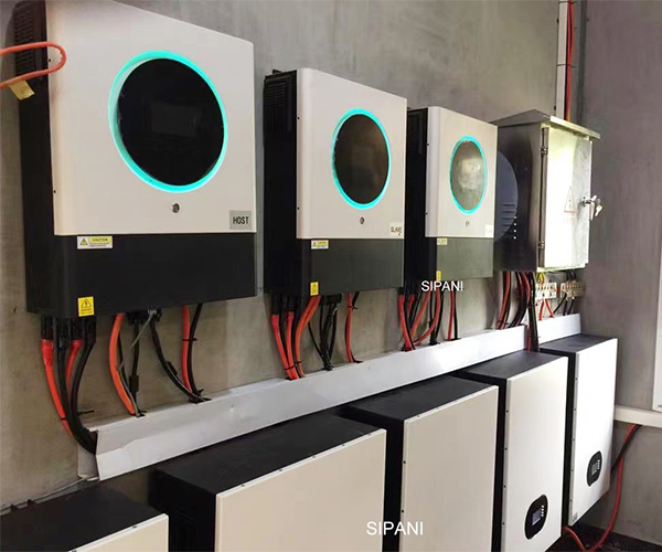 Эволюция стоечных и настенных аккумуляторов в серверных средах