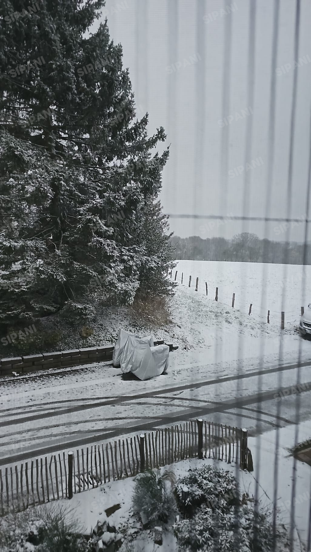 настенное крепление батареи