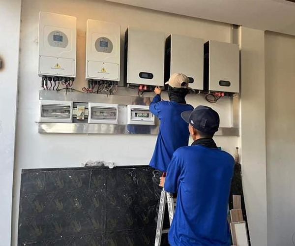 НАСТЕННАЯ АККУМУЛЯТОРНАЯ БАТАРЕЯ 15KWH для СОЛНЕЧНОГО ПРОЕКТА